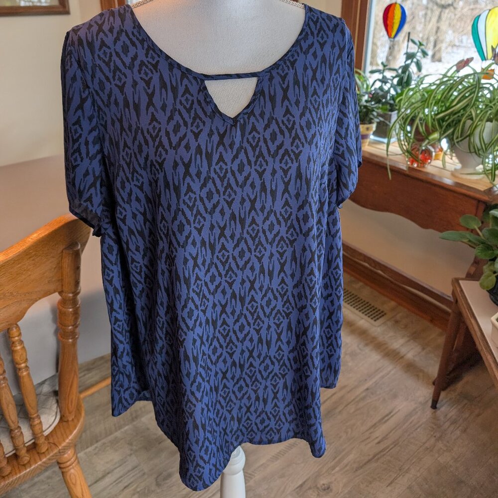 Torrid purple pattern blouse size 1